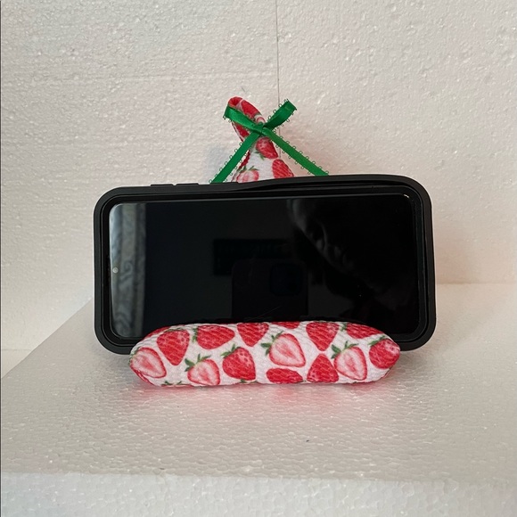 Phone Pillow Stand Strawberry design fabric - Picture 1 of 4